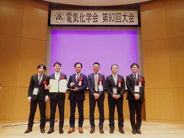 获奖者（从左至右：大野纯、内野阳介、藤田泰宏、金相勋、铃木启太、长手宏和）