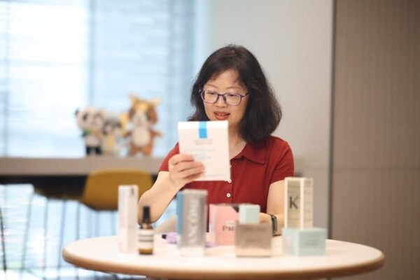 余晓正在审核产品注册内容 余晓正在审核产品注册内容