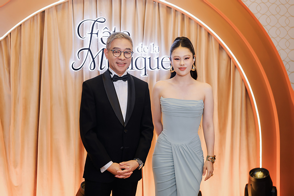 活动现场，《悦游》特邀华语实力唱将袁娅维现场演绎；雅高大中华区首席执行官朱福明亲临现场，向袁娅维致以热烈欢迎。