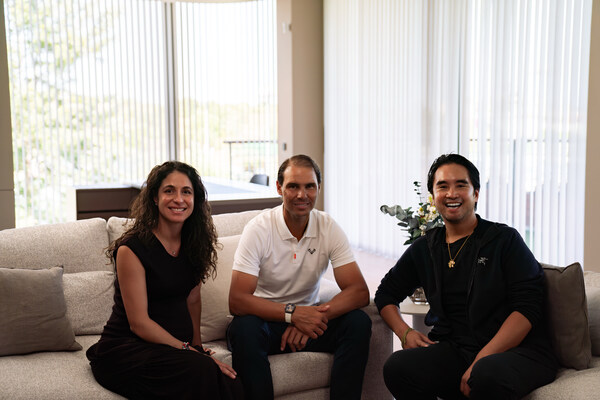 （右起）爱望基金郑志刚博士、Rafa Nadal Foundation创办人拉斐尔·纳达尔先生及其夫人 María Francisca Perelló 于 2025 年中在纳达尔家乡西班牙马纳科尔的 Rafa Nadal Academy by Movistar 商讨联合主办 The Children Ball 2025。