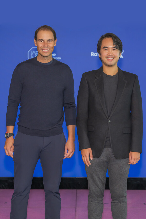 爱望基金创办人郑志刚博士与Rafa Nadal Foundation创办人拉斐尔·纳达尔于2025年10月24日(香港)一同会见传媒。