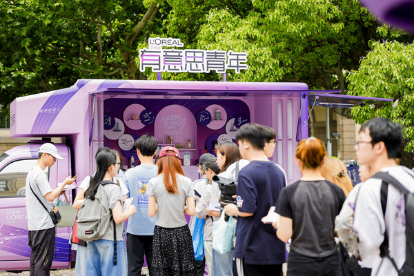 升级版“小美车”亮相复旦大学，一日店长伢伢gagako在线营业