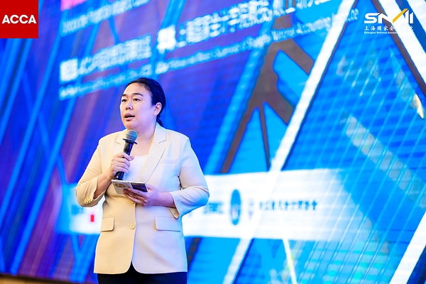 ACCA中国政策及洞察总监陈正洁,上海国家会计学院李琳教授代表双方机构联合发布《数据资源发展研究报告》 ACCA中国政策及洞察总监陈正洁,上海国家会计学院李琳教授代表双方机构联合发布《数据资源发展研究报告》